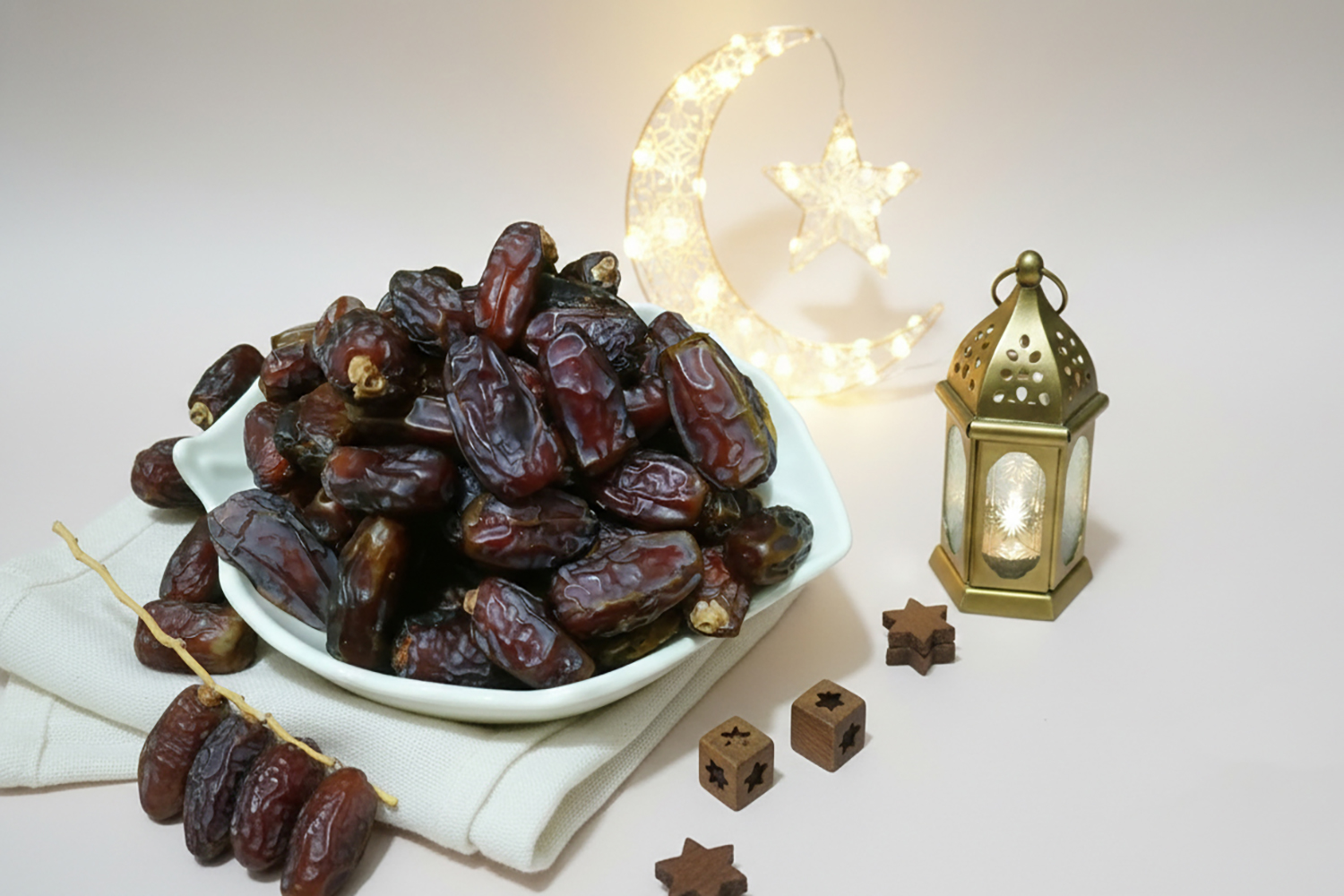মাবরুম খেজুর (Mabroom Dates) – প্রিমিয়াম সৌদি খেজুর